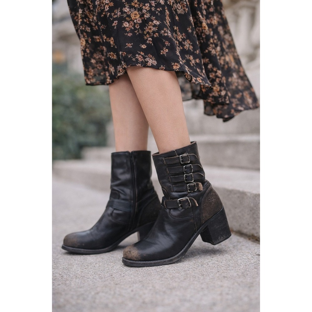 Frye Kelly Belted Short Black Leather Distressed Moto Boots Women's 8.5 - Picture 13 of 13